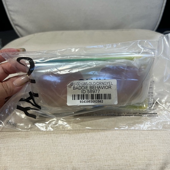 Quay Australia BADDIE BEHAVIOR Gold/ Orange Yellow - Picture 8 of 8